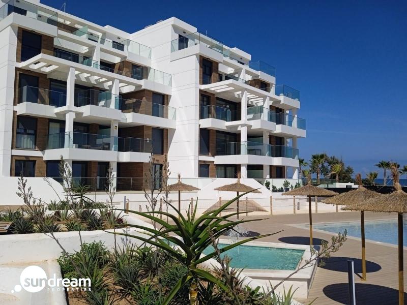 Ático en venta con piscina en playa l’Estanyo Denia