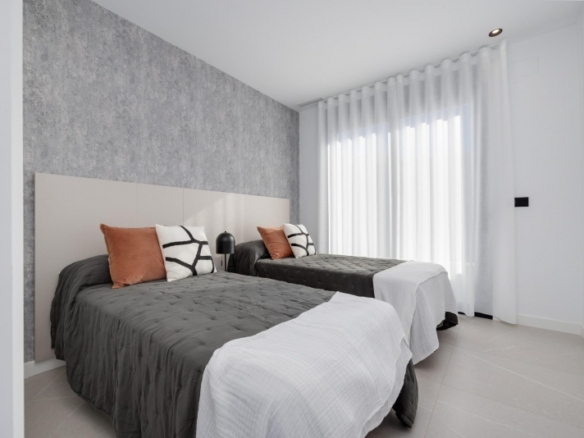 Villas de obra nueva en venta con piscina Torrevieja