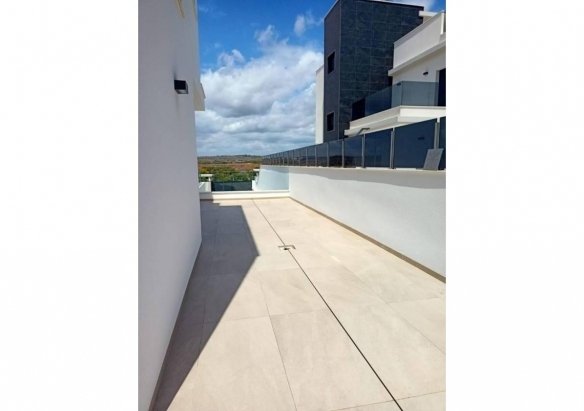 ESTUPENDA VILLA INDEPENDIENTE DE NUEVA CONSTRUCCIÓN EN CAMPOAMOR(ORIHUELA COSTA).