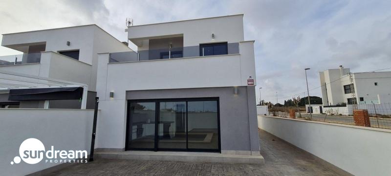 Villa Independiente con 3 dormitorios y piscina privada a la venta en Villamartin(orihuela Costa)