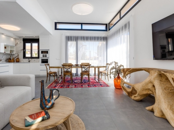 Villa preciosa con vistas al mar, ubicada en La Mata, Torrevieja