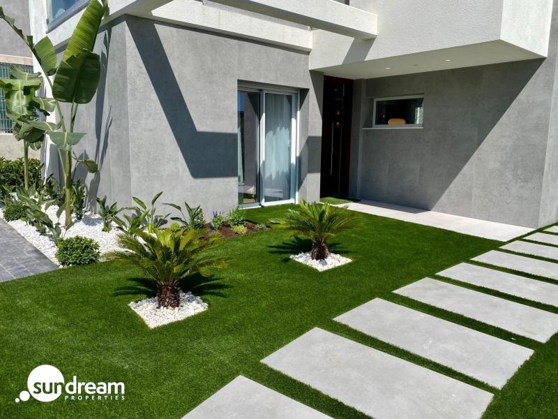 Villa moderna de 3 dormitorios con piscina privada en Finestrat