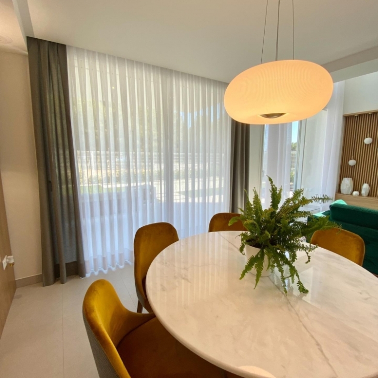 Villa moderna de 3 dormitorios con piscina privada en Finestrat