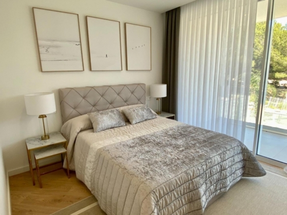 Villa moderna de 3 dormitorios con piscina privada en Finestrat