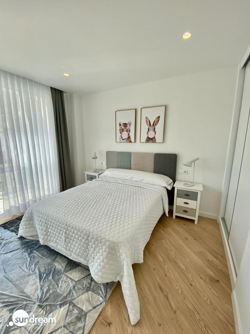 Villa moderna de 3 dormitorios con piscina privada en Finestrat