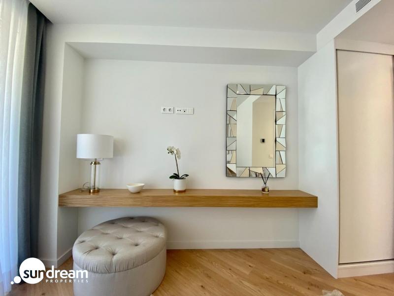Villa moderna de 3 dormitorios con piscina privada en Finestrat