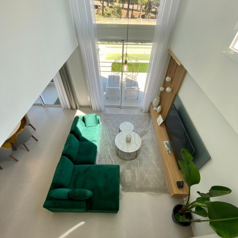 Villa moderna de 3 dormitorios con piscina privada en Finestrat