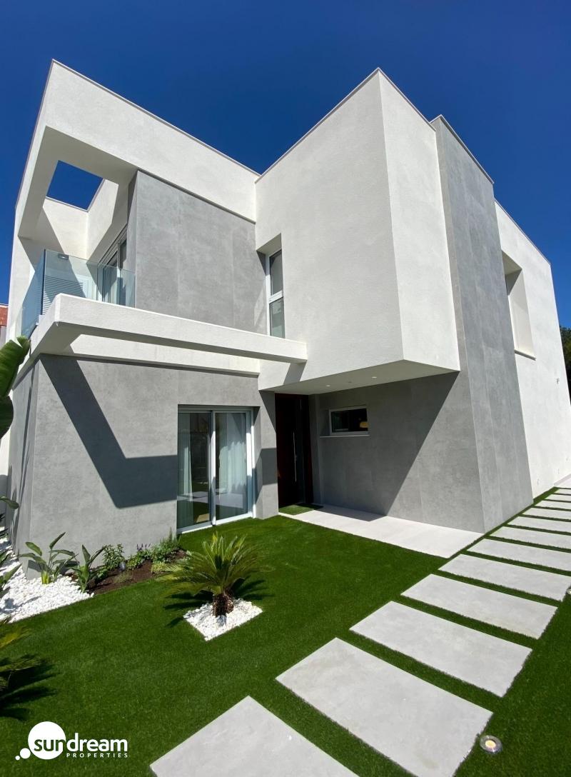 Villa moderna de 3 dormitorios con piscina privada en Finestrat