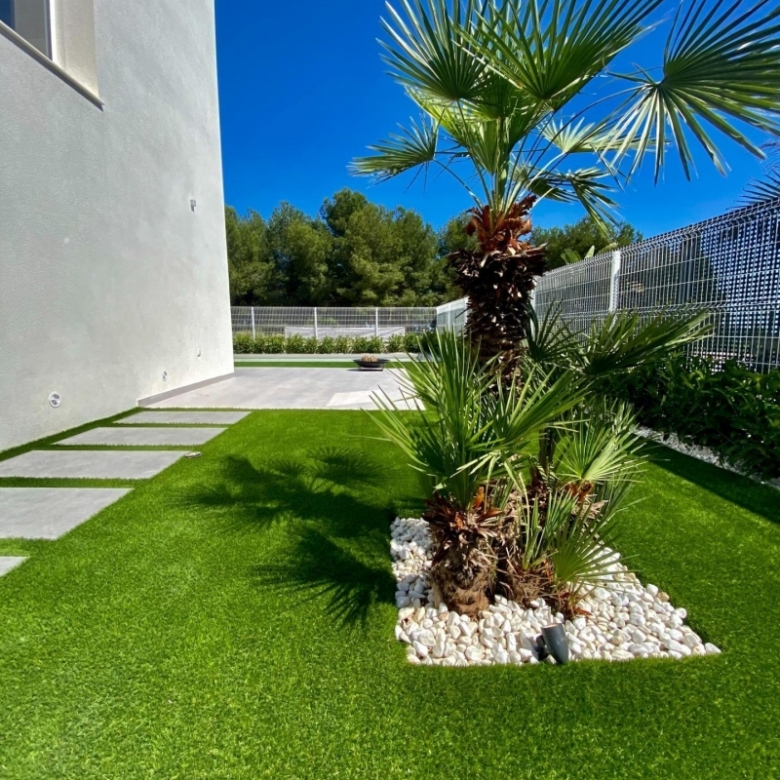 Villa moderna de 3 dormitorios con piscina privada en Finestrat
