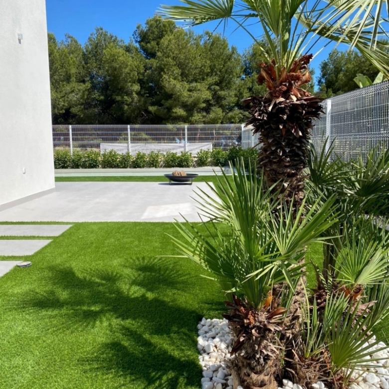 Villa moderna de 3 dormitorios con piscina privada en Finestrat