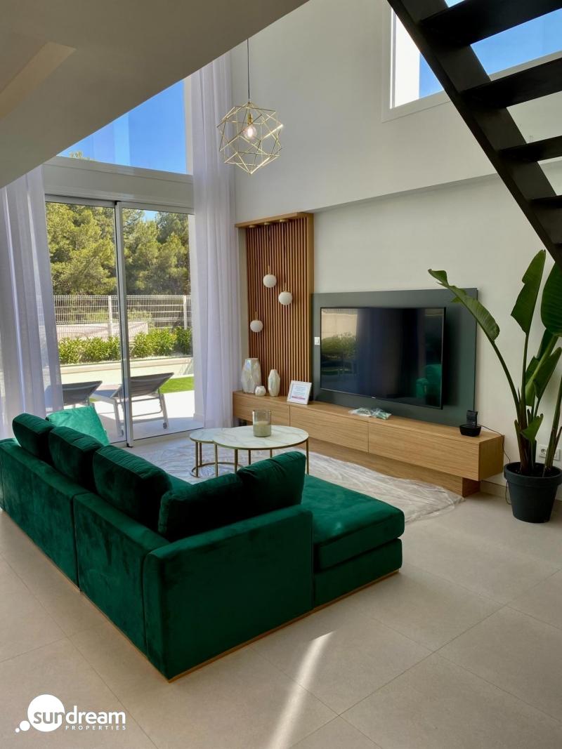 Villa moderna de 3 dormitorios con piscina privada en Finestrat
