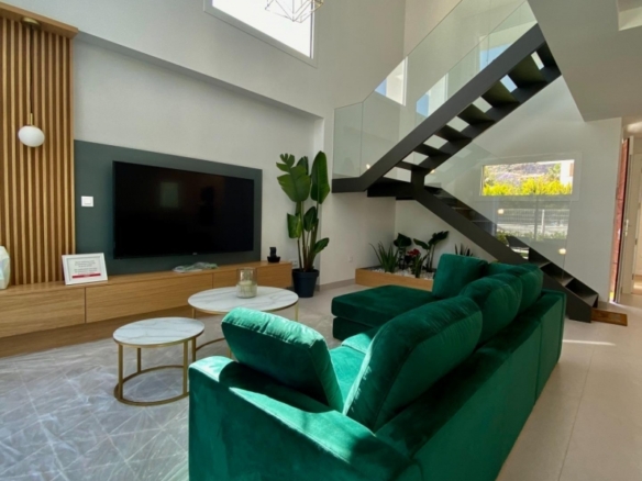 Villa moderna de 3 dormitorios con piscina privada en Finestrat