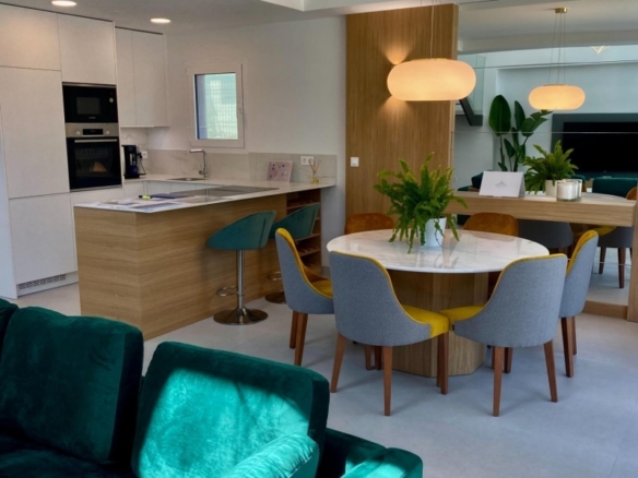 Villa moderna de 3 dormitorios con piscina privada en Finestrat