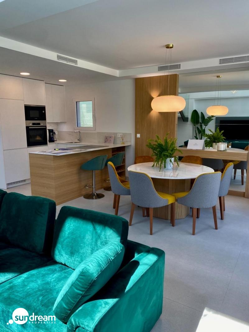Villa moderna de 3 dormitorios con piscina privada en Finestrat