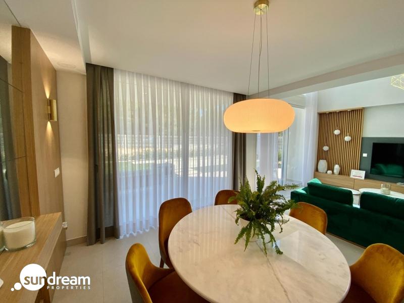 Villa moderna de 3 dormitorios con piscina privada en Finestrat