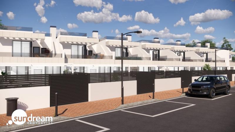 PRECIOSOS ADOSADOS DE 3 DORMITORIOS CON PISCINA Y SOLARIUM EN ROJALES