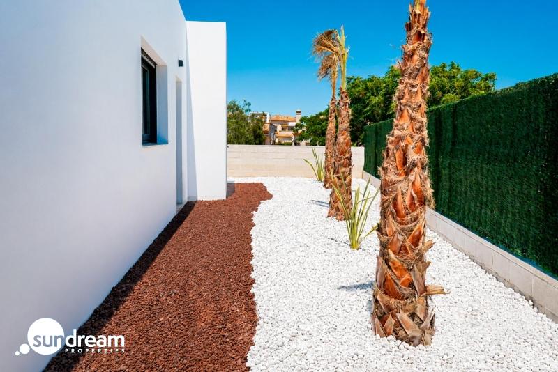 VILLA DE UNA PLANTA DE NUEVA CONSTRUCCIÓN EN LOS MONTESINOS