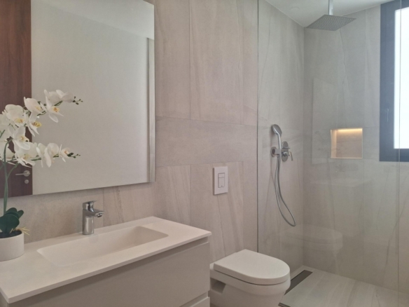 MAGNIFICA VILLA MODERNA DE NUEVA CONSTRUCCIÓN EN FINESTRAT.
