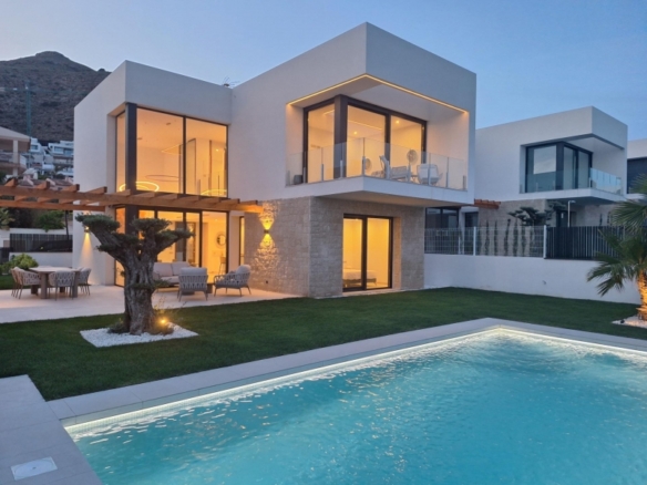 MAGNIFICA VILLA MODERNA DE NUEVA CONSTRUCCIÓN EN FINESTRAT.
