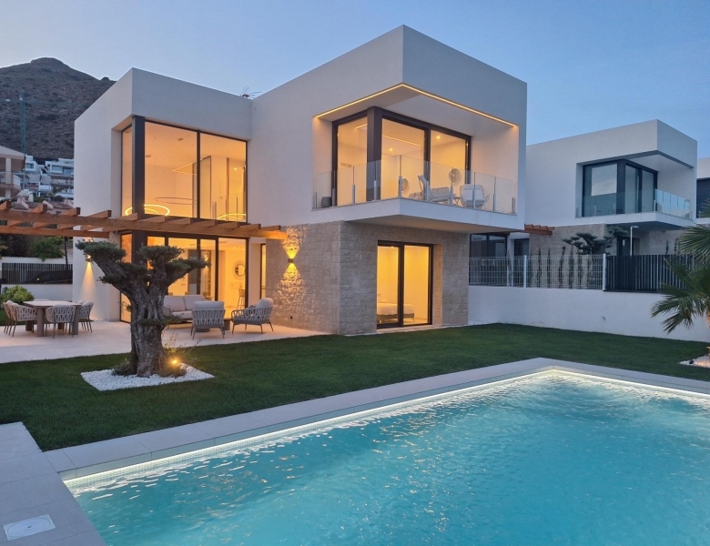 MAGNIFICA VILLA MODERNA DE NUEVA CONSTRUCCIÓN EN FINESTRAT.
