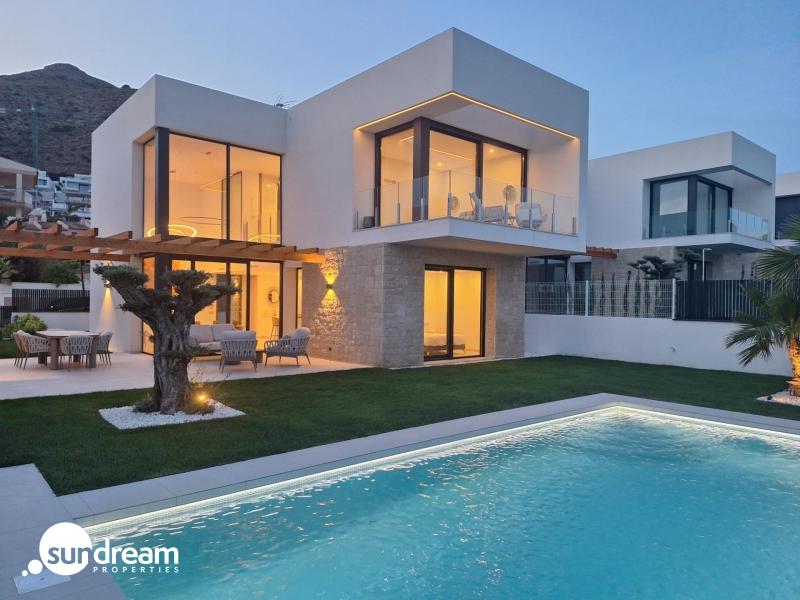 MAGNIFICA VILLA MODERNA DE NUEVA CONSTRUCCIÓN EN FINESTRAT.