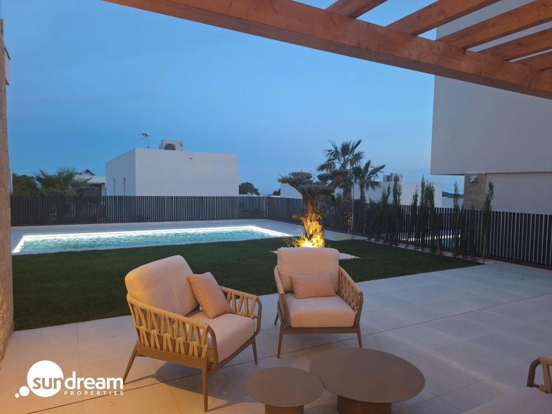 MAGNIFICA VILLA MODERNA DE NUEVA CONSTRUCCIÓN EN FINESTRAT.
