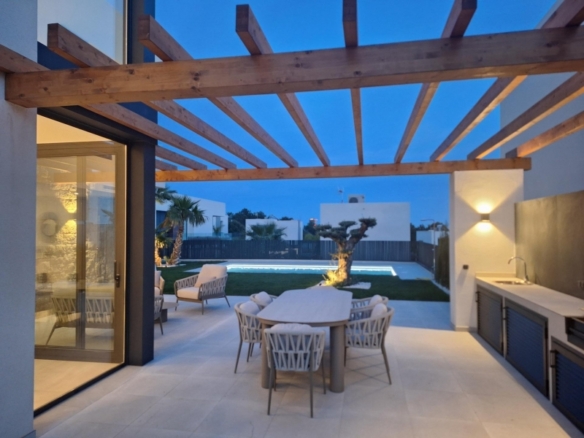 MAGNIFICA VILLA MODERNA DE NUEVA CONSTRUCCIÓN EN FINESTRAT.