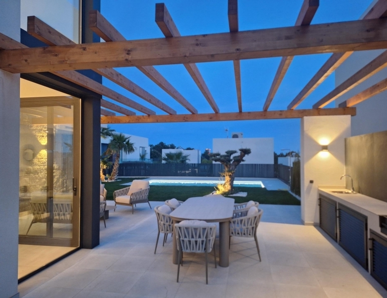 MAGNIFICA VILLA MODERNA DE NUEVA CONSTRUCCIÓN EN FINESTRAT.