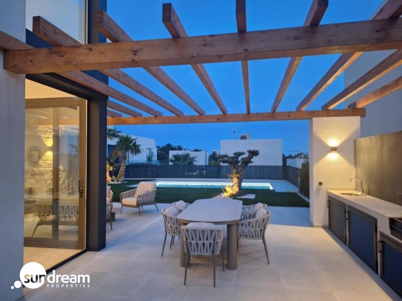 MAGNIFICA VILLA MODERNA DE NUEVA CONSTRUCCIÓN EN FINESTRAT.
