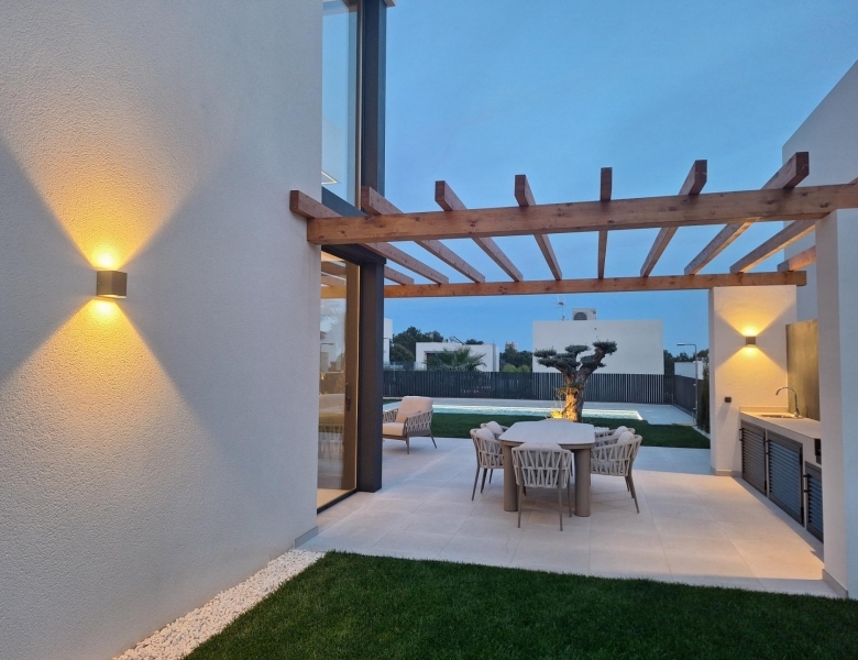 MAGNIFICA VILLA MODERNA DE NUEVA CONSTRUCCIÓN EN FINESTRAT.