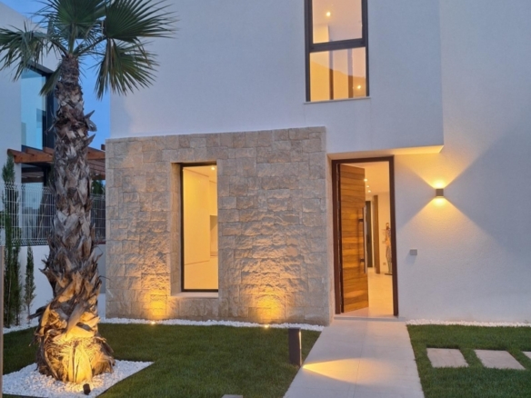 MAGNIFICA VILLA MODERNA DE NUEVA CONSTRUCCIÓN EN FINESTRAT.
