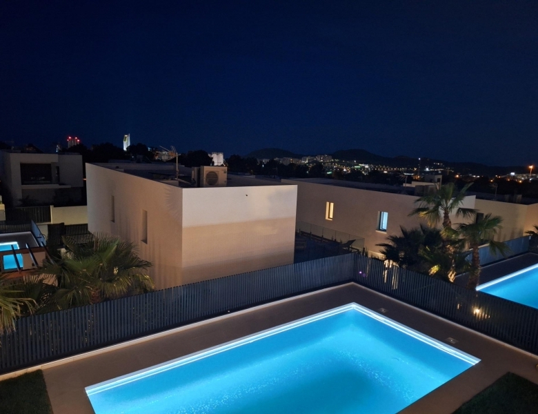 MAGNIFICA VILLA MODERNA DE NUEVA CONSTRUCCIÓN EN FINESTRAT.
