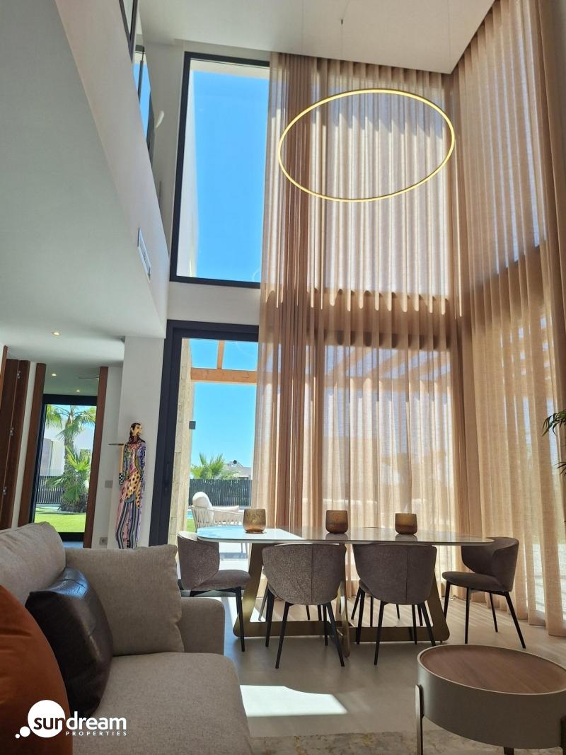 MAGNIFICA VILLA MODERNA DE NUEVA CONSTRUCCIÓN EN FINESTRAT.