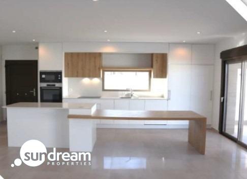 VILLA MODERNA DE NUEVA CONSTRUCCIÓN CON 3 DORMITORIOS Y PISCINA PRIVADA EN ASPE