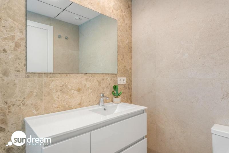 VILLA PAREADA DE NUEVA CONSTRUCCION DE ESTILO IBICENCO EN LOS ALCAZARES