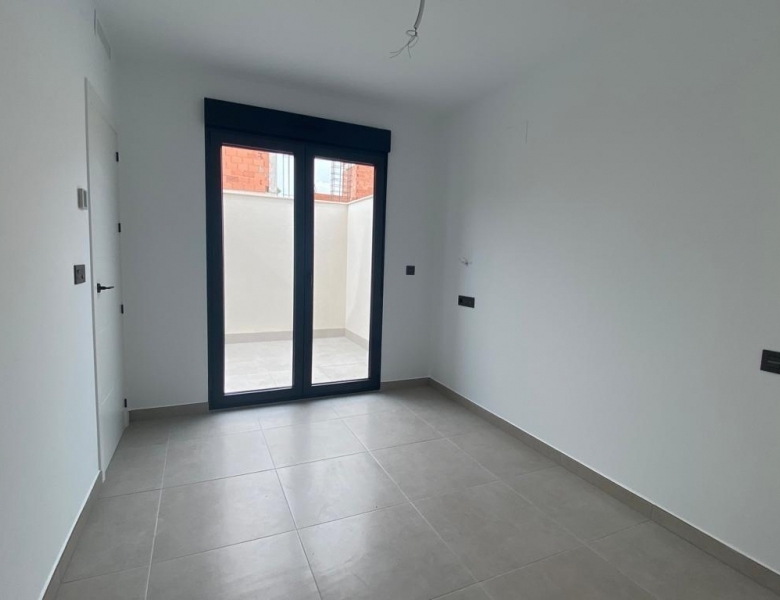 FANTÁSTICA VILLA DE 3 DORM. DE NUEVA CONSTRUCCIÓN EN LOS ALCAZARES