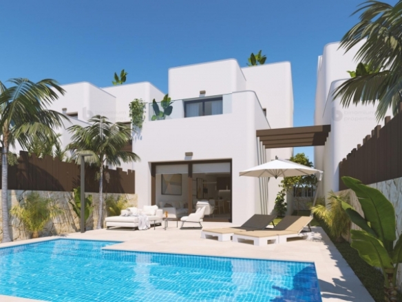 VILLA DE 3 DORMITORIOS DE OBRA NUEVA EN MIL PALMERAS