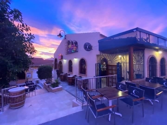 VILLA DE 3 DORMITORIOS DE OBRA NUEVA EN MIL PALMERAS