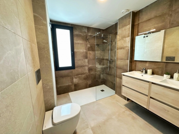 PAREADOS DE NUEVA CONSTRUCCIÓN CON 3 DORMITORIOS EN DOLORES