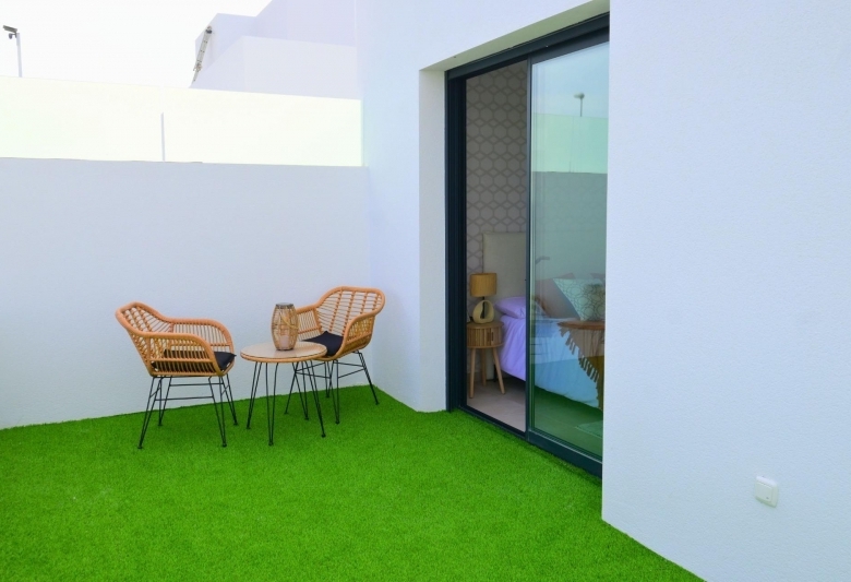 PAREADOS DE NUEVA CONSTRUCCIÓN CON 3 DORMITORIOS EN DOLORES