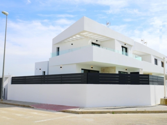 PAREADOS DE NUEVA CONSTRUCCIÓN CON 3 DORMITORIOS EN DOLORES