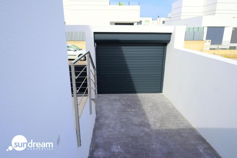 PAREADOS DE NUEVA CONSTRUCCIÓN CON 3 DORMITORIOS EN DOLORES