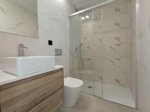 Chalet adosado con piscina privada a la venta  en Benijófar(Alicante)