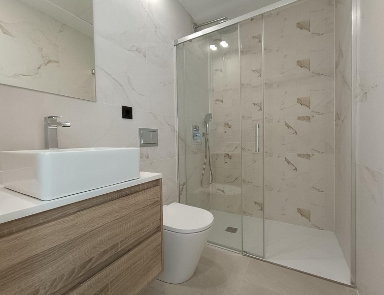 Chalet adosado con piscina privada a la venta  en Benijófar(Alicante)