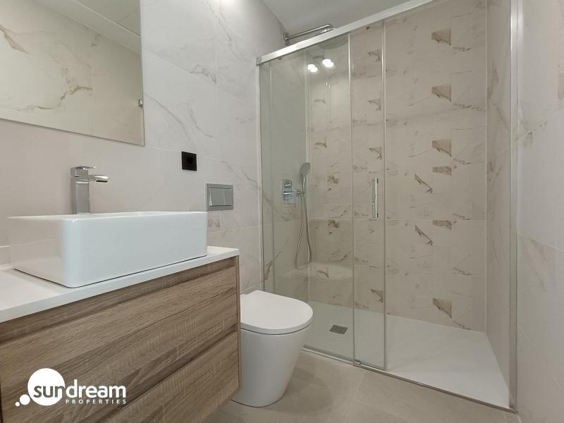 Chalet adosado con piscina privada a la venta  en Benijófar(Alicante)