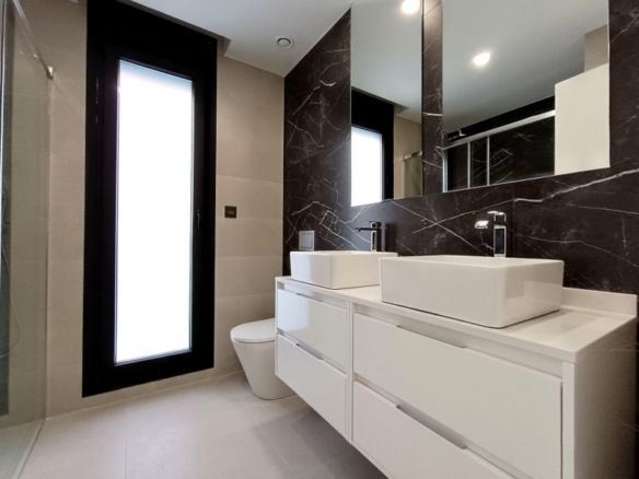 Chalet adosado con piscina privada a la venta  en Benijófar(Alicante)