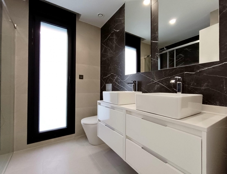 Chalet adosado con piscina privada a la venta  en Benijófar(Alicante)
