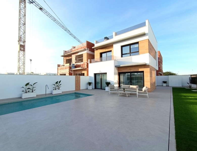 Chalet adosado con piscina privada a la venta  en Benijófar(Alicante)