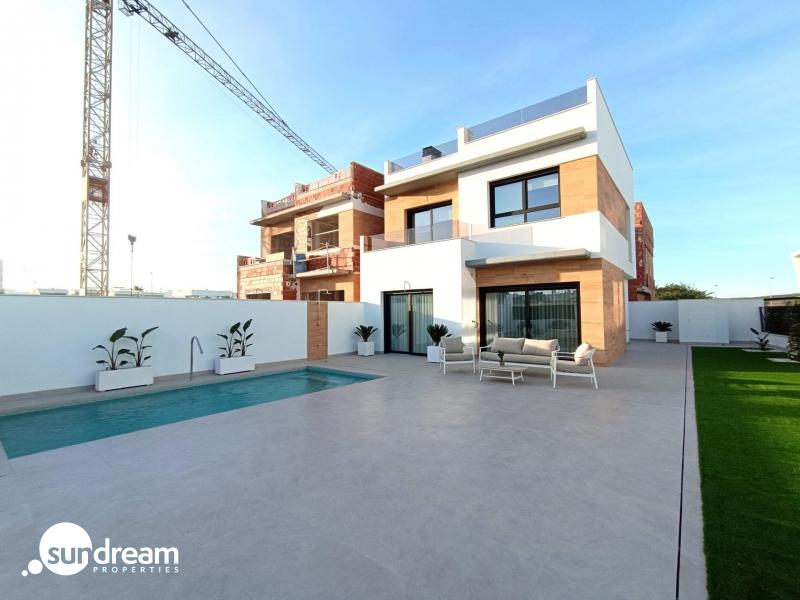 Chalet adosado con piscina privada a la venta  en Benijófar(Alicante)