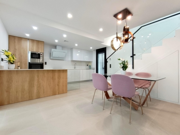 Chalet adosado con piscina privada a la venta  en Benijófar(Alicante)